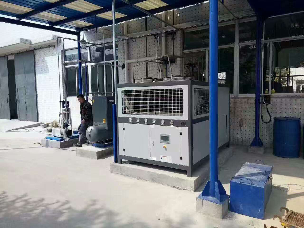 風(fēng)冷螺桿式工業(yè)冷水機(jī)