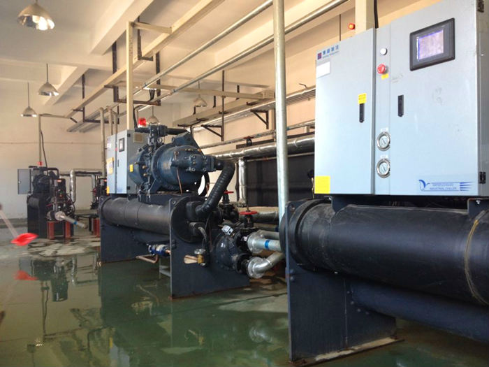 螺桿式工業(yè)冷水機(jī)