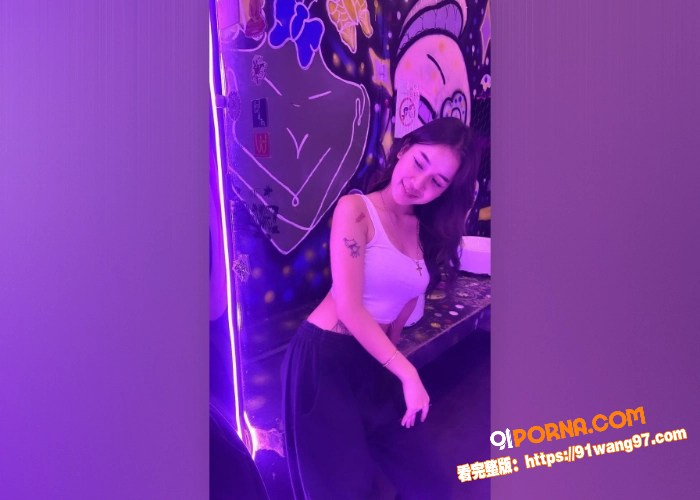高颜值精神小妹 去酒店被...（2）