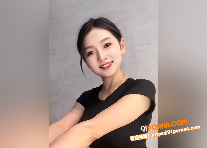 趁着哥哥不在家 调教母狗...（1）