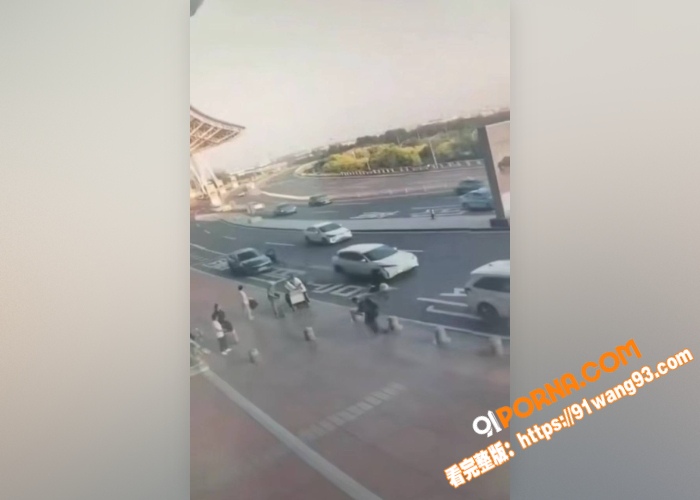 天津滨海机场开门杀事故现...（3）