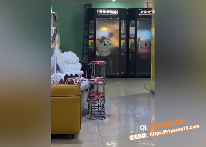 小情侣商场唱吧机20秒速...（1）