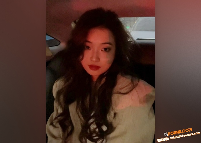 极品小骚妇，被大屌半推半...（2）
